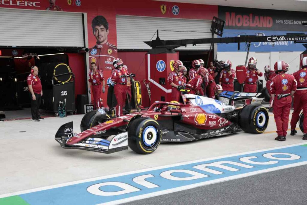 Box Ferrari in pista