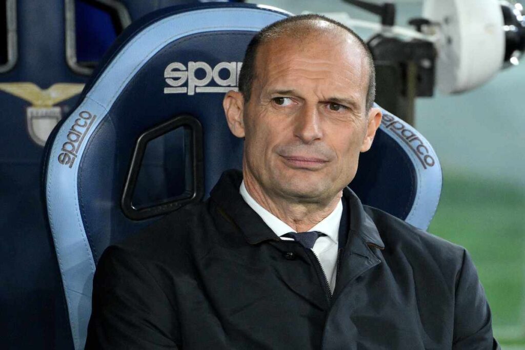 Massimiliano Allegri con aria seria