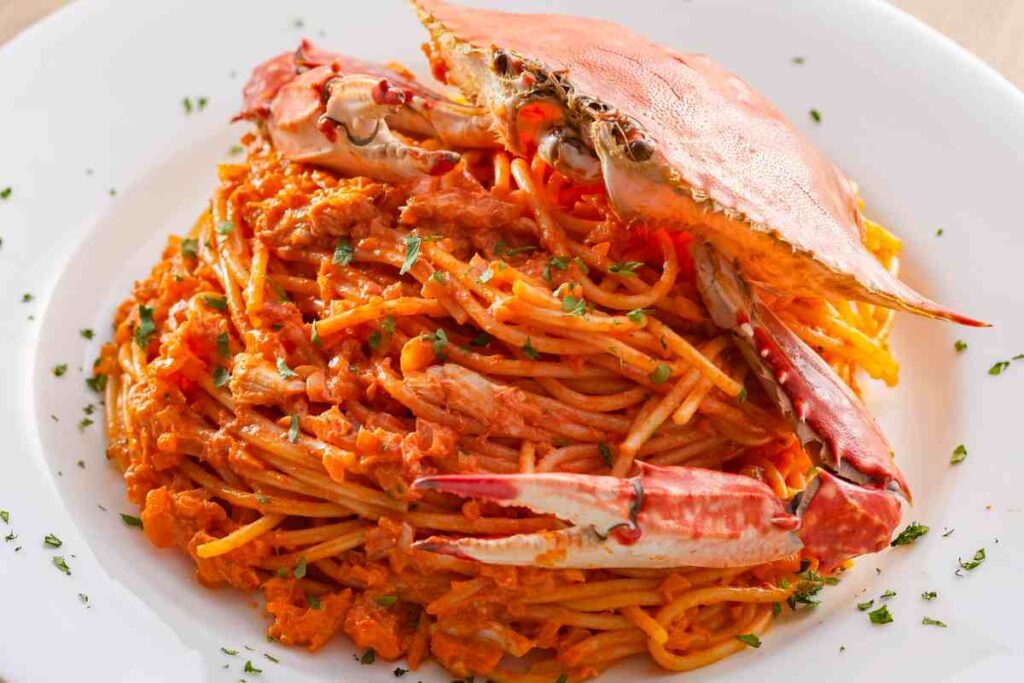 pasta al granchio, uno dei piatti tipici della costa dei trabocchi