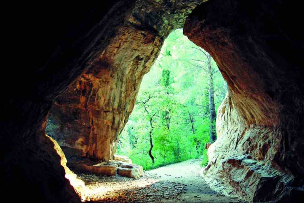 Grotta Scura di Bolognano