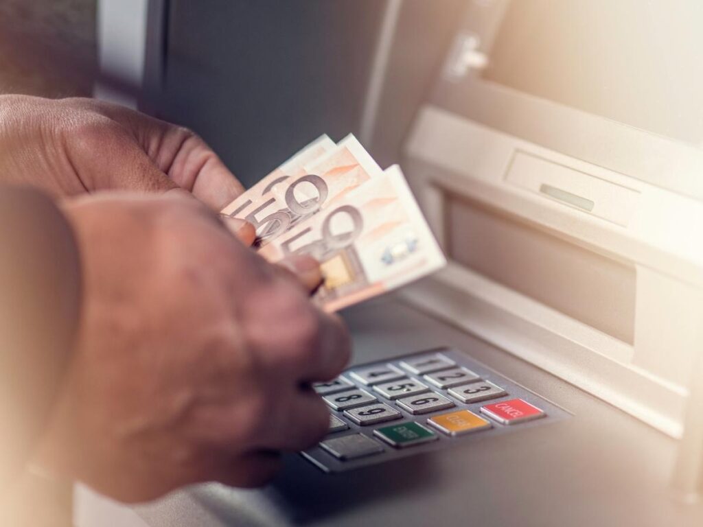 Prelievo denaro bancomat