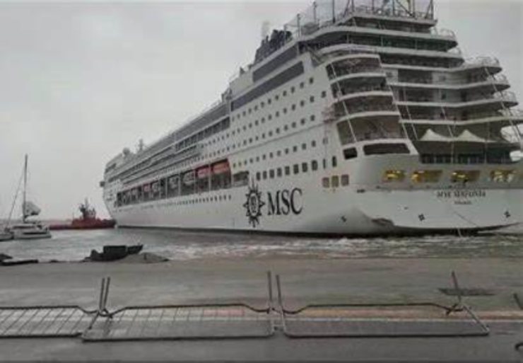 Due turisti in acqua