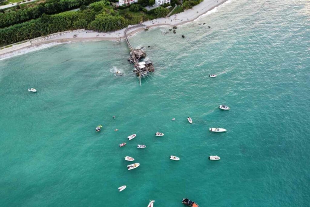 Torino di Sangro e il suo trabocco visto dall'alto