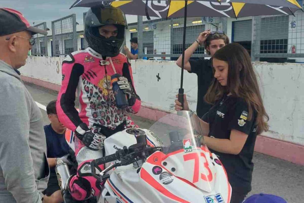 Valentina Faga in sella alla moto