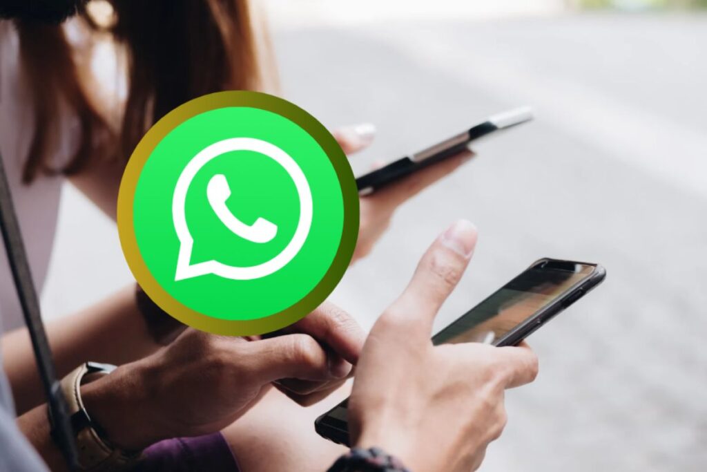 persone con smartphone e logo whatsapp