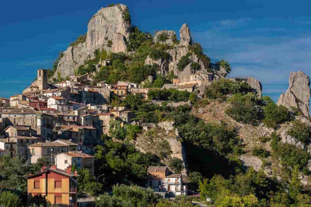 un paesino sulla montagna