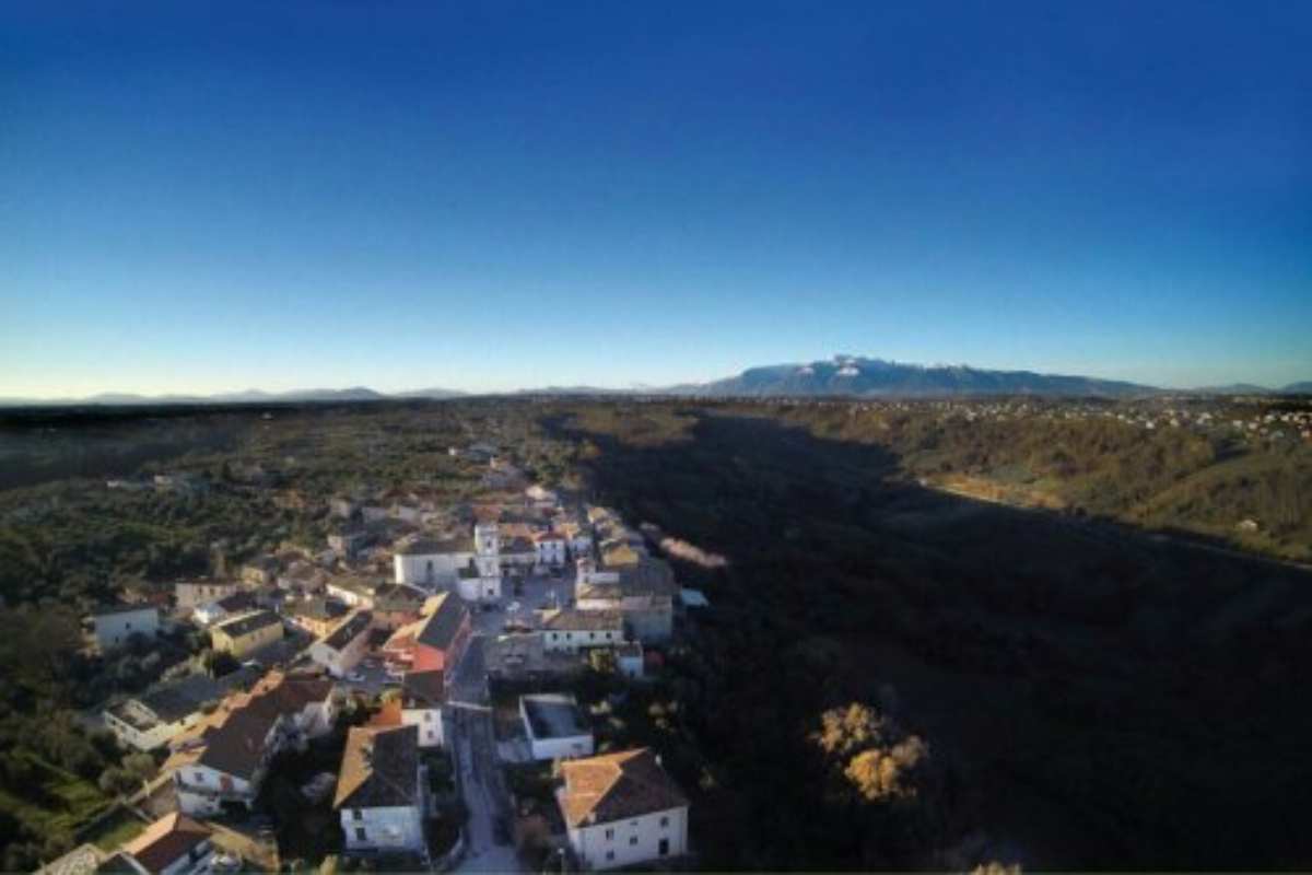 un borgo visto dall'alto