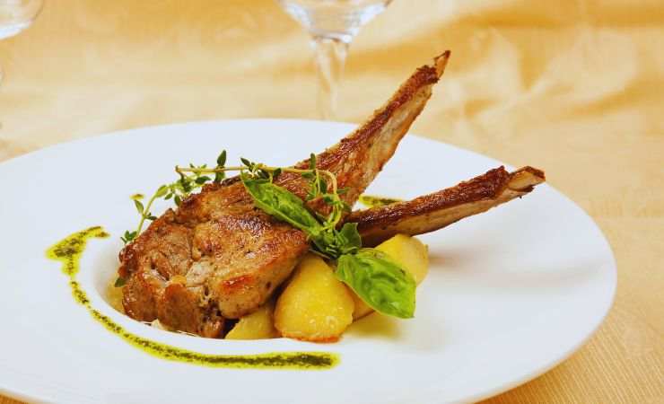 costolette di pecora con patate