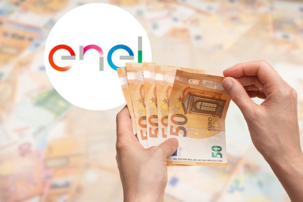banconote in mano e logo enel