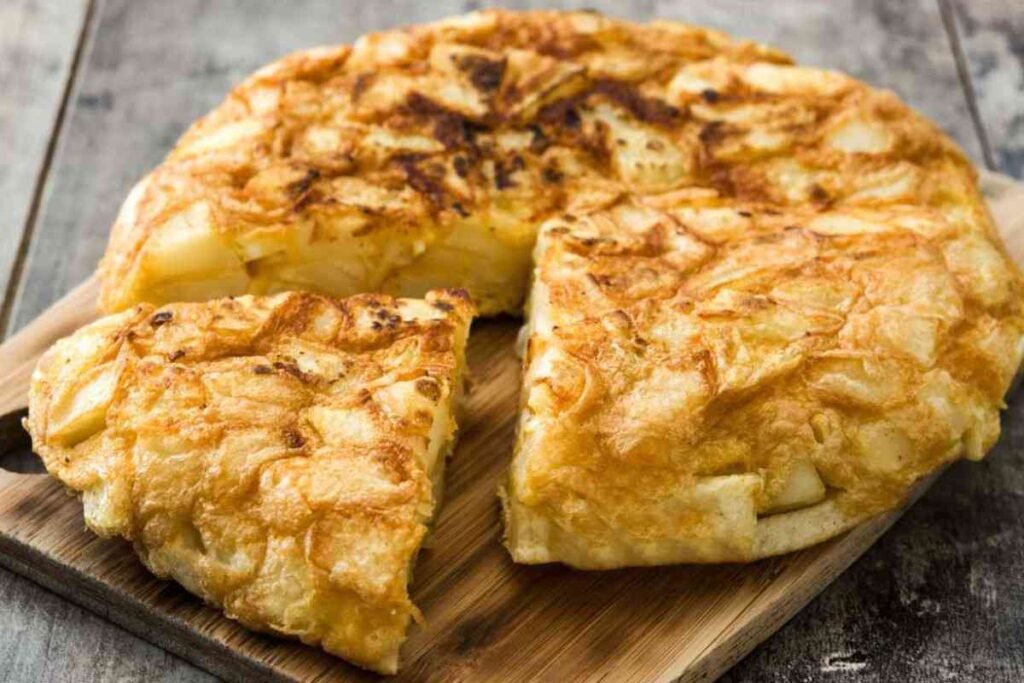 frittata su di un tagliere