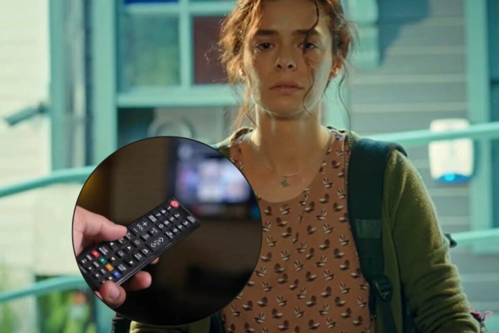 Una scena della serie la forza di una donna e un telecomando