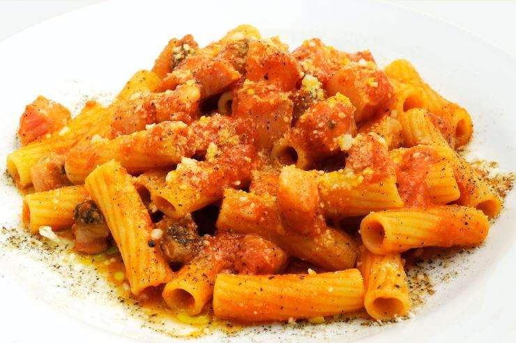 piatto di pasta col sugo
