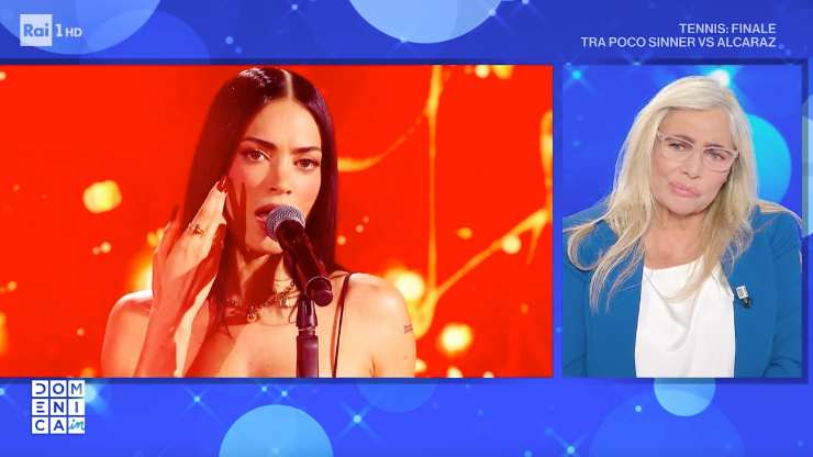 mara venier commossa mentre va un filmato con elodie