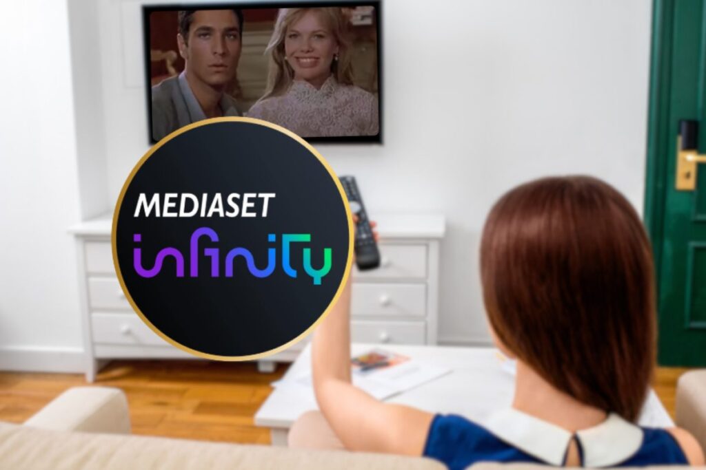 donna guarda la tv con logo mediaset infinity