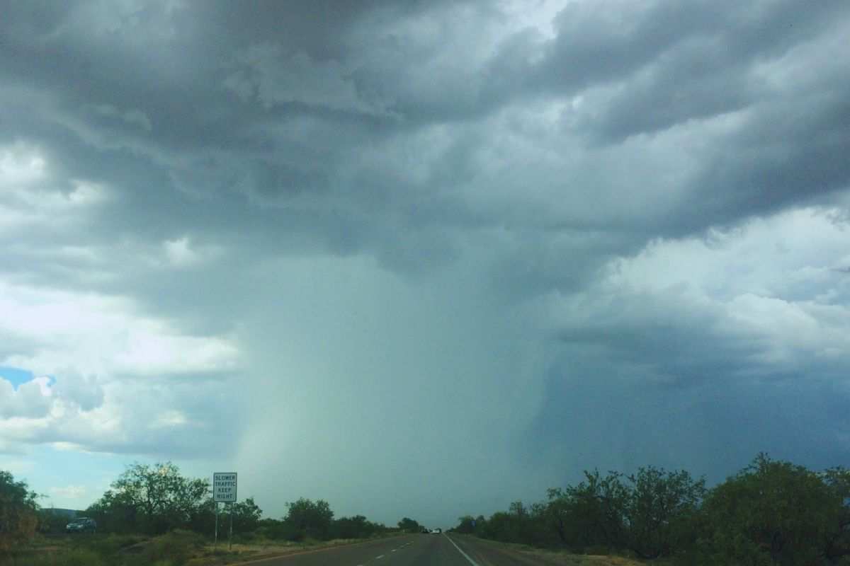 Cielo carico di nuvoloni neri