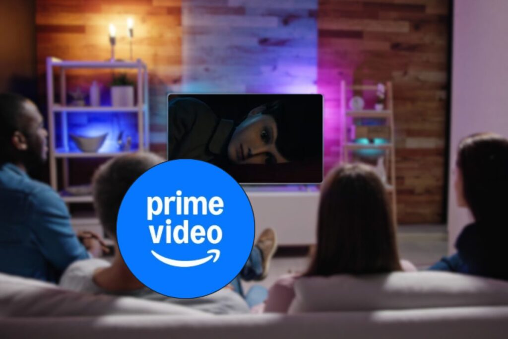 persone che guardano la tv e logo prime video