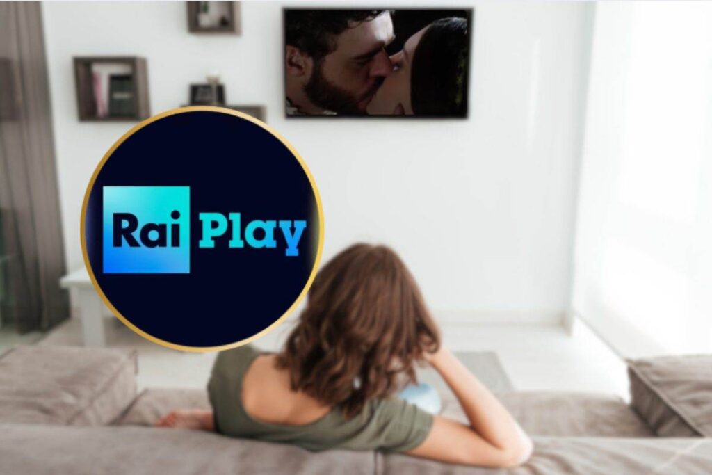 donna guarda la tv e logo raiplay
