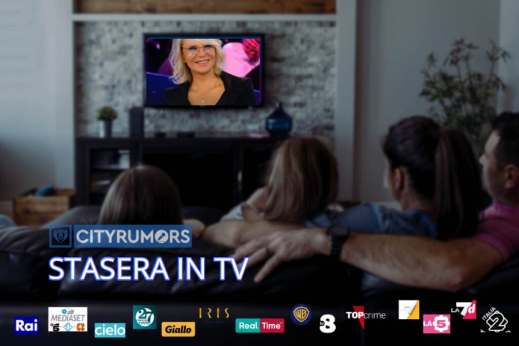 famiglia guarda la televisione