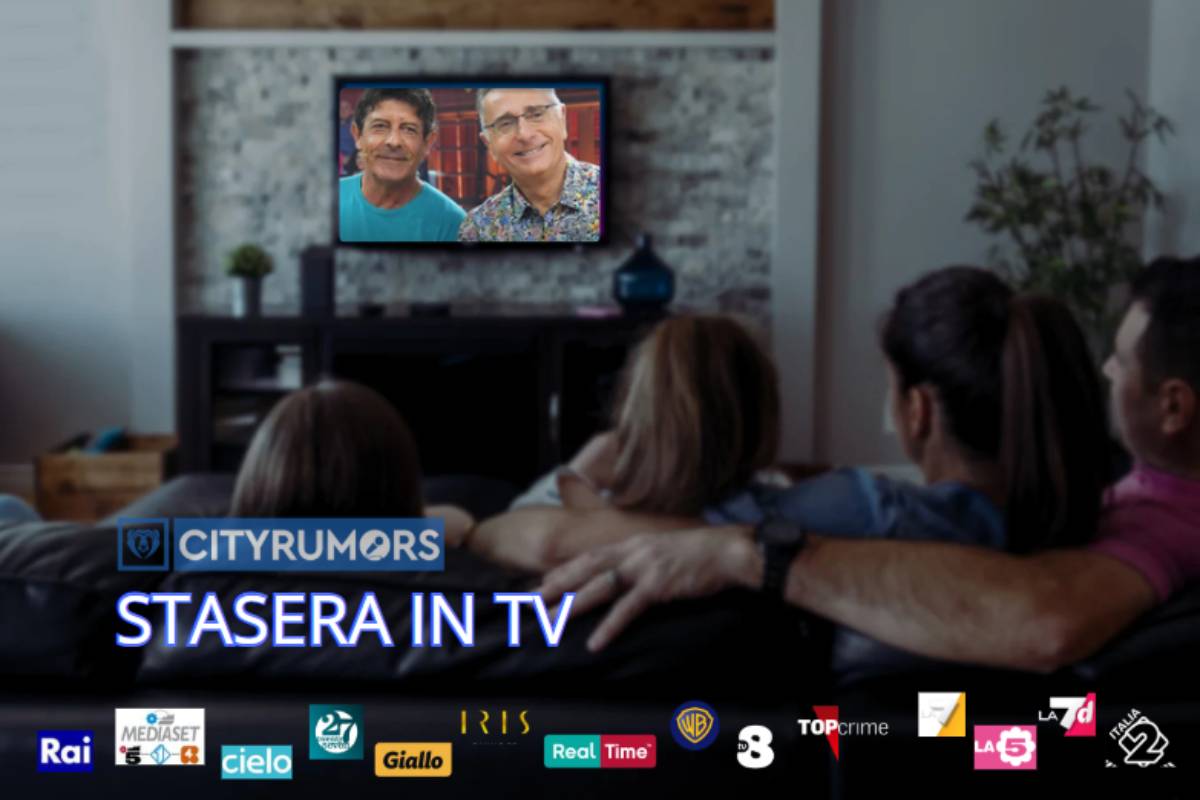 famiglia che guarda la televisione