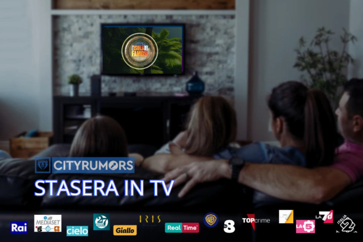 famiglia guarda la televisione