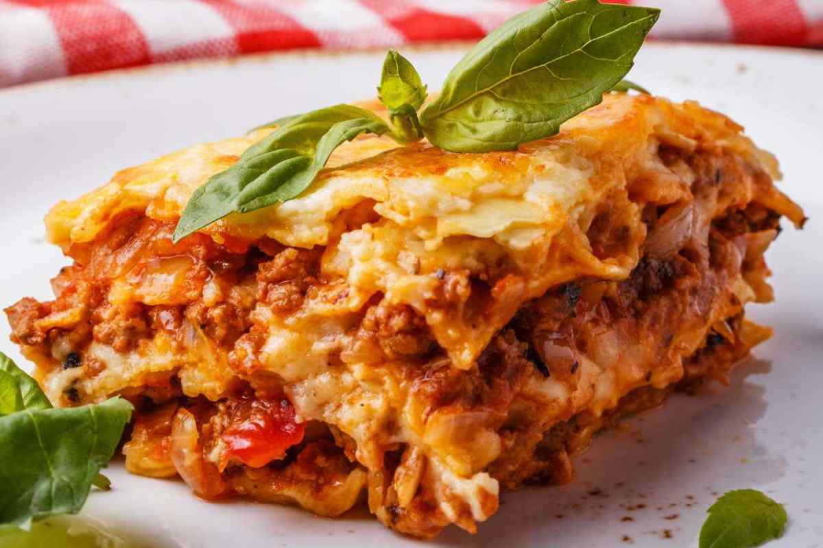 timballo abruzzese in un piatto