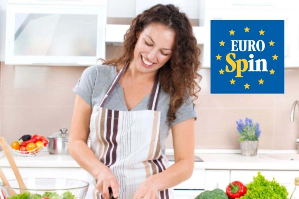 donna che sorride mentre affetta delle verdure e logo eurospin