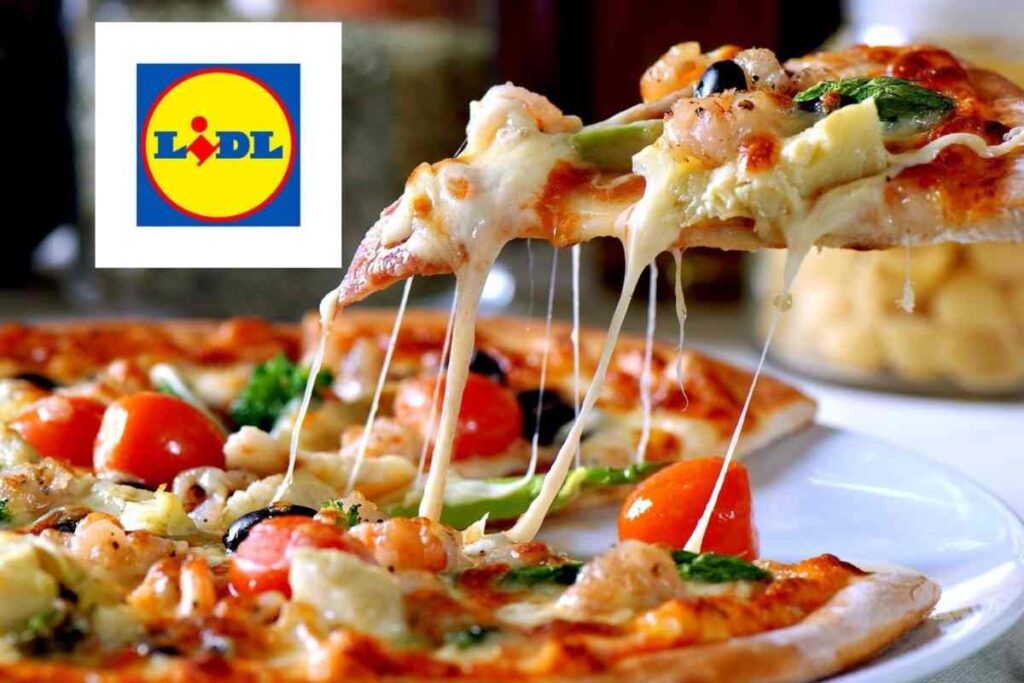 persona che prende una fetta di pizza e logo lidl