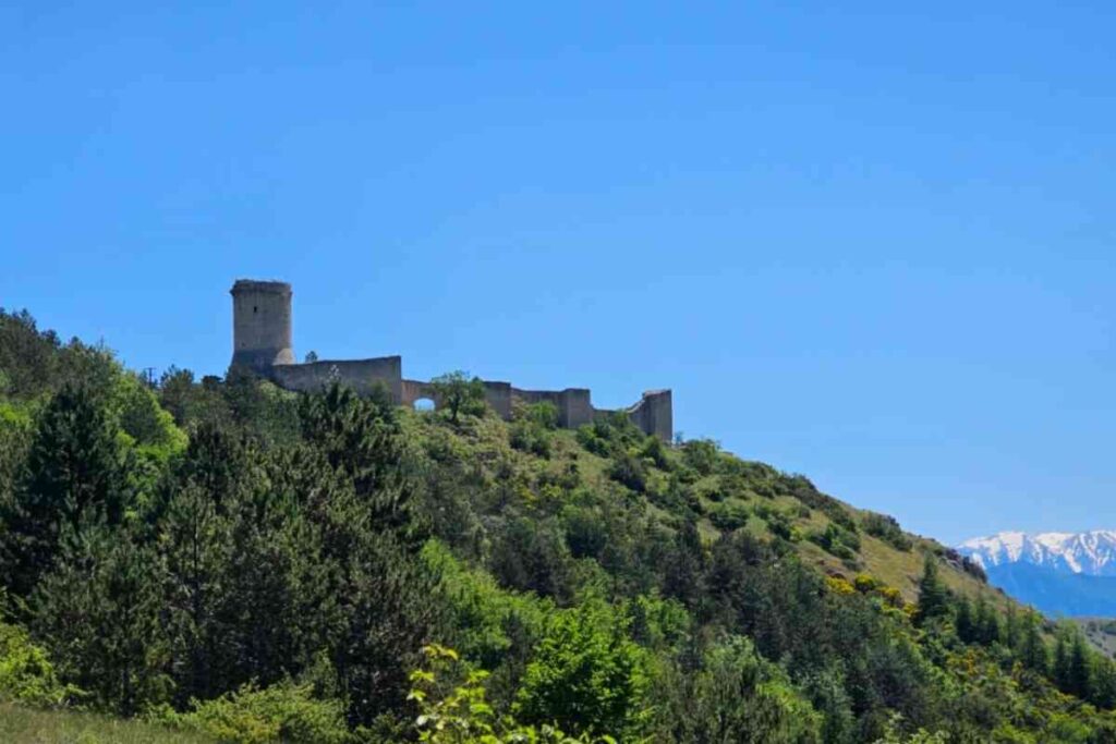 Panorama sul Castello medievale Bominaco