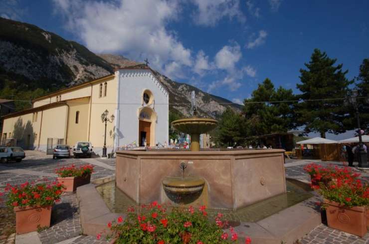 una chiesetta in mezzo alla natura