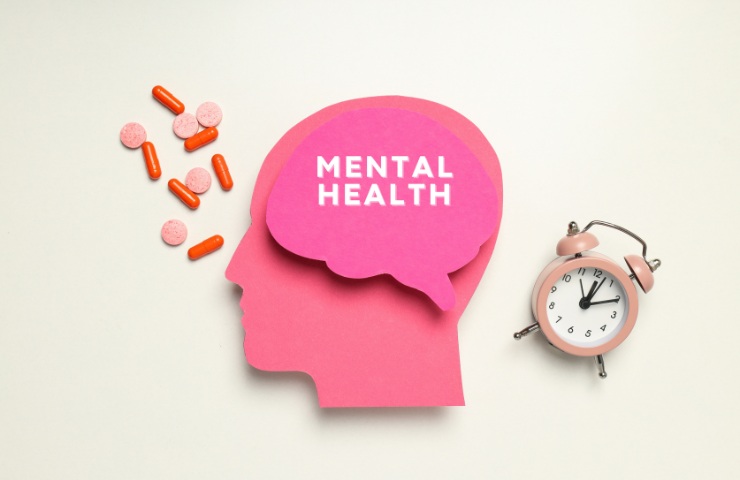 sagoma di capo umano sveglia e integratori