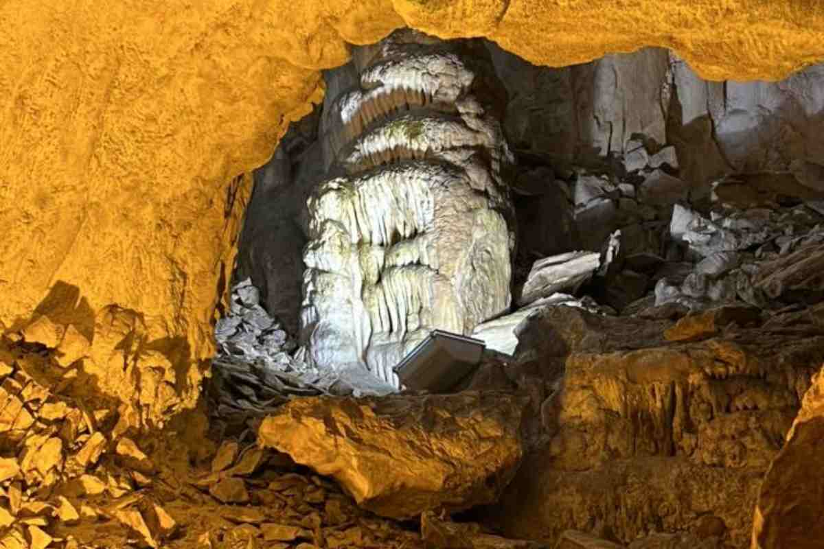Interno della Grotta del Cavallone