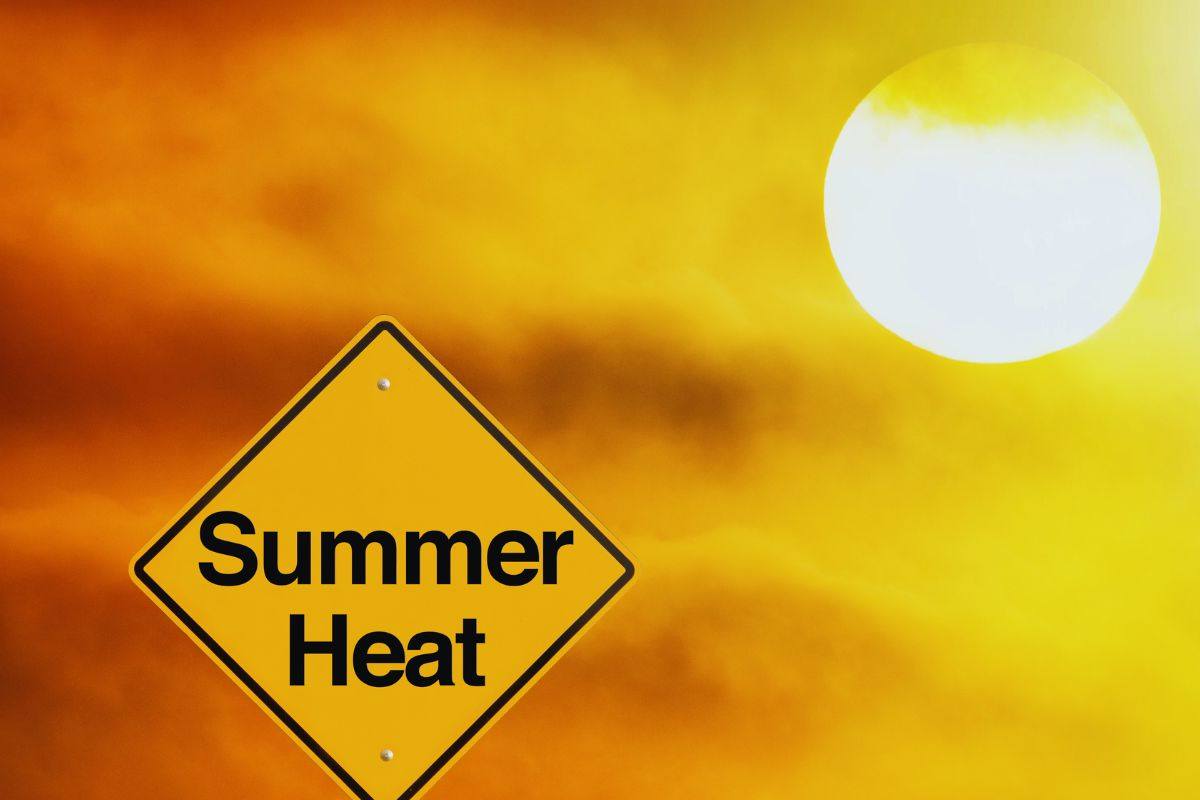 Cartello con su scritto "Summer Heat"