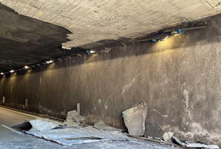 Calcinacci sulla strada