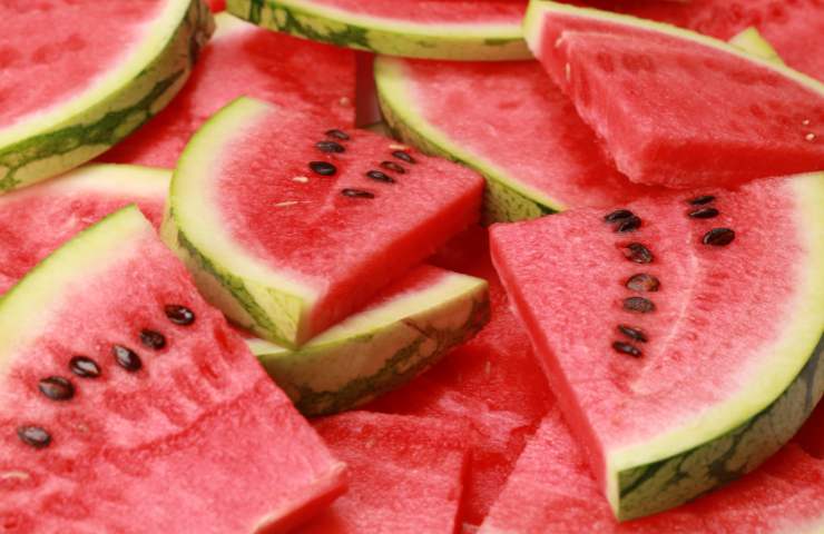 fette di anguria sparse