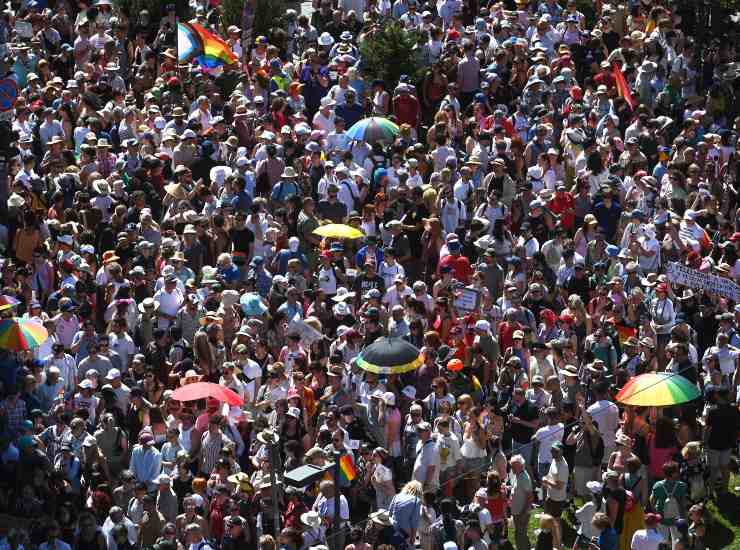 Le persone in piazza a Budapest
