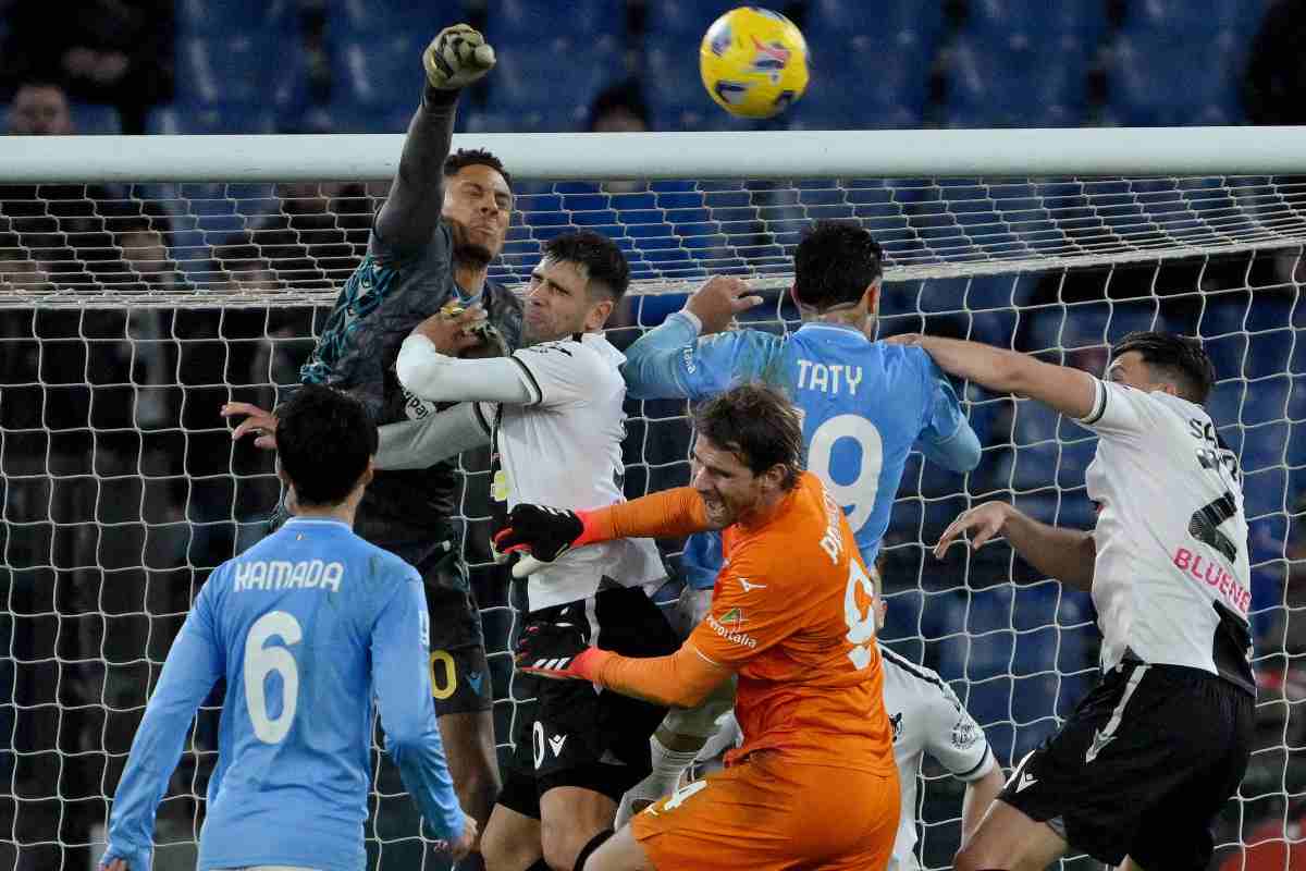 Okoye smanaccia il pallone in Lazio-Udinese dell'anno scorso