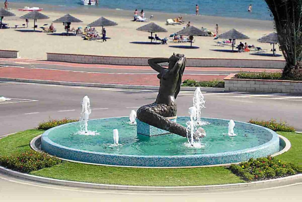 statua della sirena a tortoreto lido