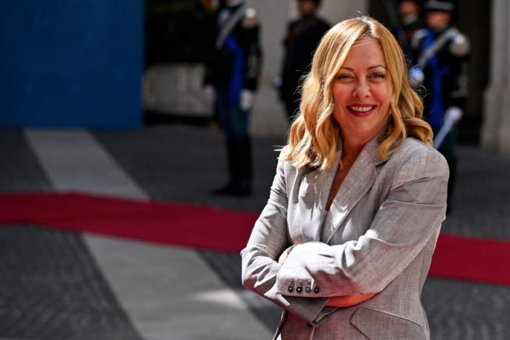 il premier giorgia meloni che sorride