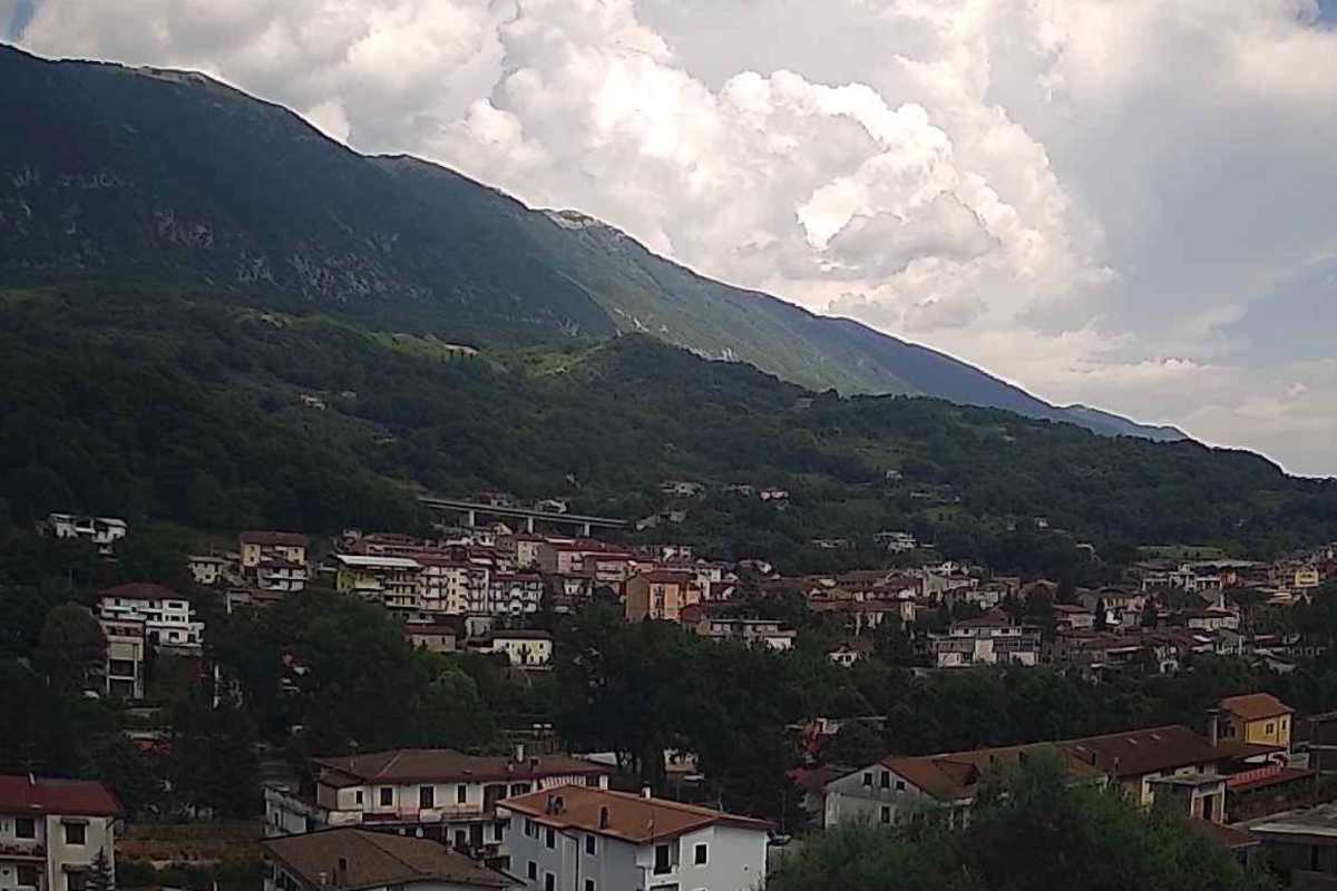 un paesino nelle montagne