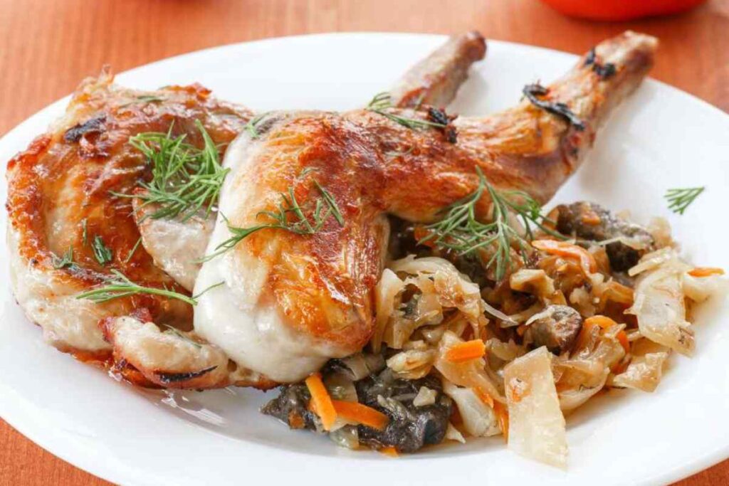 pezzi di coniglio nel piatto