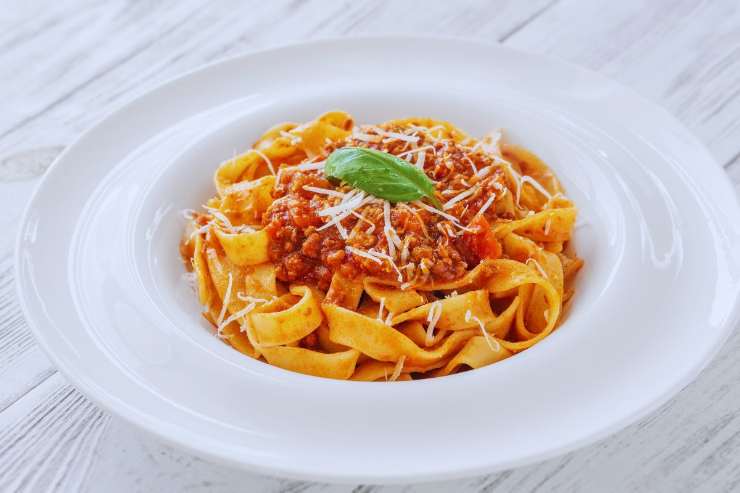 piatto di pasta col ragù