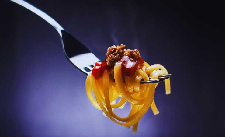 spaghetti in una forchetta