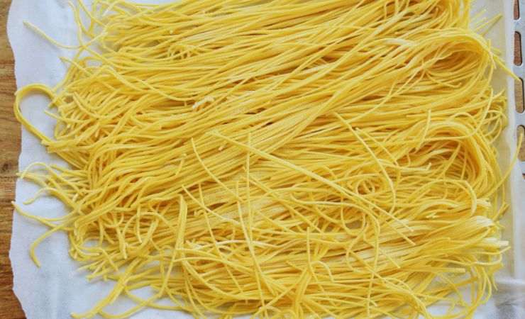 spaghetti da cuocere sparsi