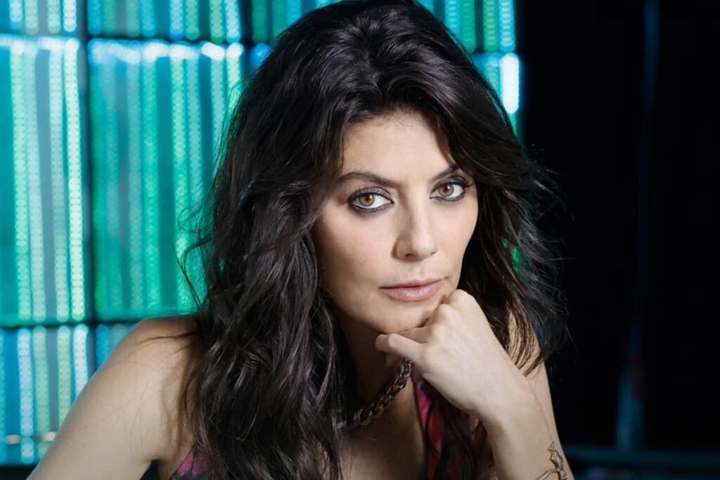 alessandra mastronardi nella locandina di doppio gioco
