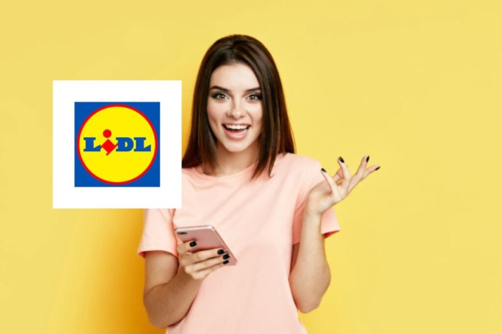 donna che sorride con in mano il cellulare e logo lidl