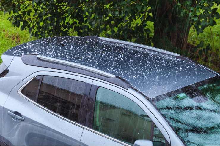 Macchina colpita dalla grandine