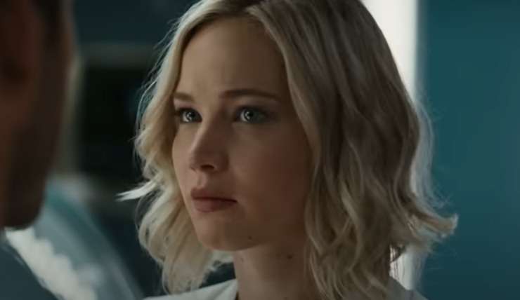 jennifer lawrence in una scena di passengers
