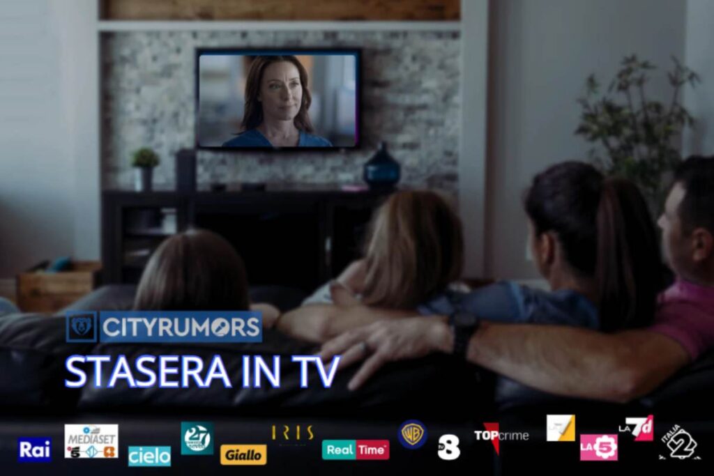 famiglia che guarda la televisione