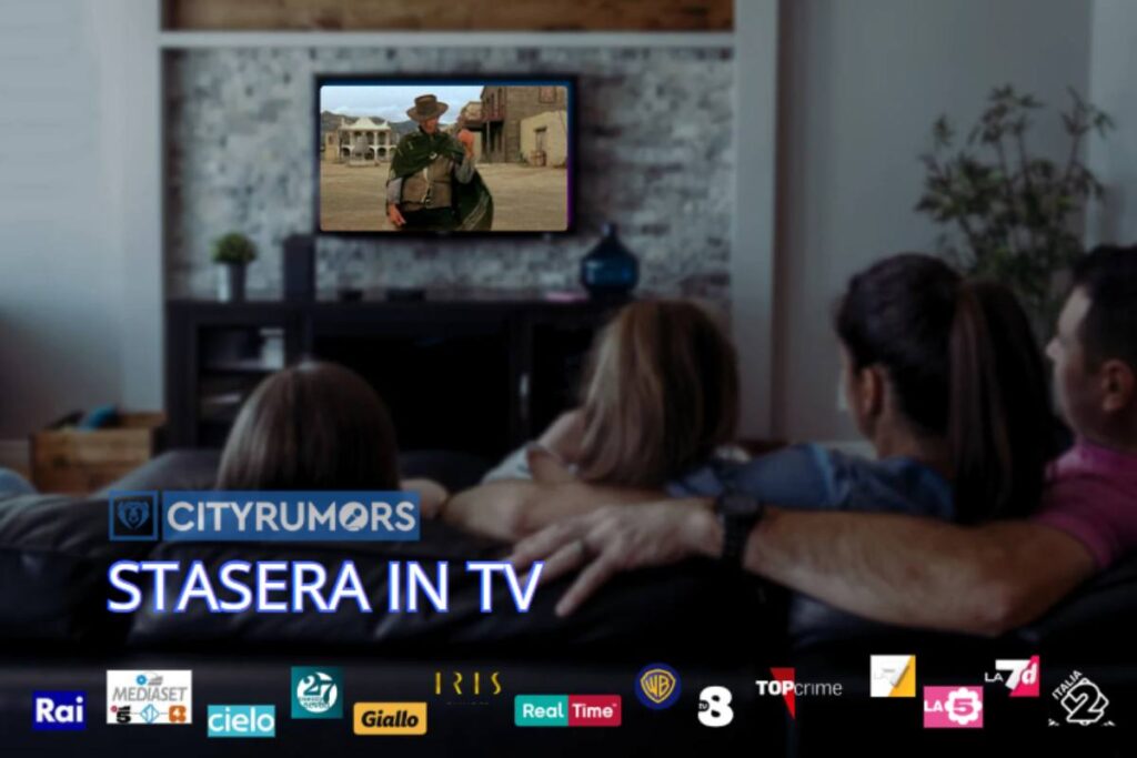 famiglia sul divano che guarda la tv