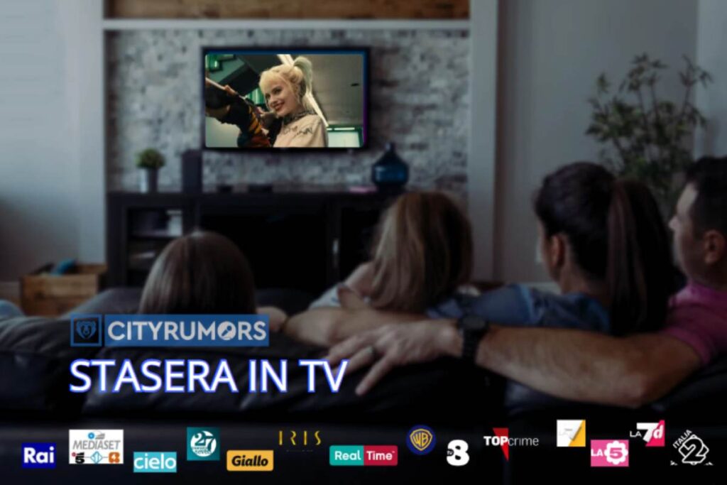 famiglia che guarda la tv
